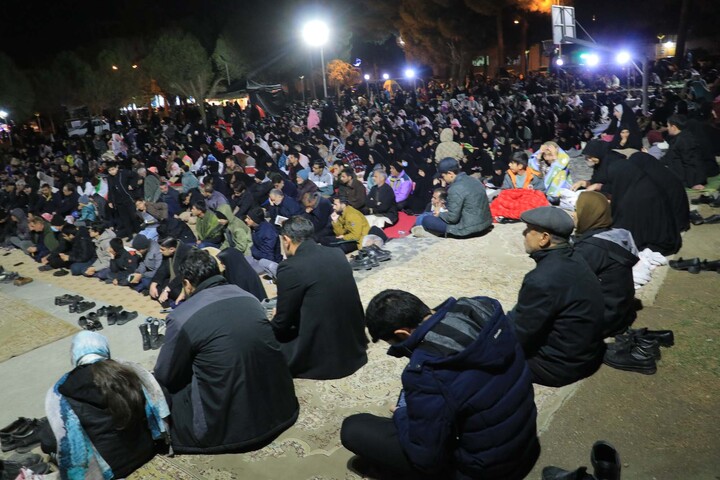 تصاویر| شب قدر 23 در پارک آزادگان بیرجند