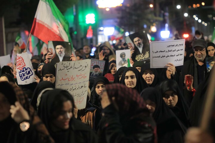تصاویر| راهپیمایی دوازدهمین شب عزاداری شهادت رهبر انقلاب در بیرجند