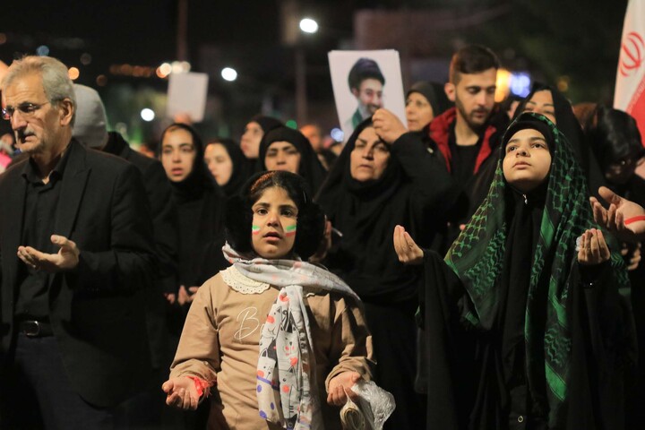 تصاویر| راهپیمایی دوازدهمین شب عزاداری شهادت رهبر انقلاب در بیرجند