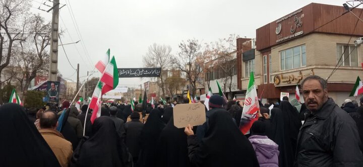 تصاویر/ حضور طلاب و کادر مدرسه علمیه فاطمه‌الزهرا اراک در راهپیمایی روز قدس