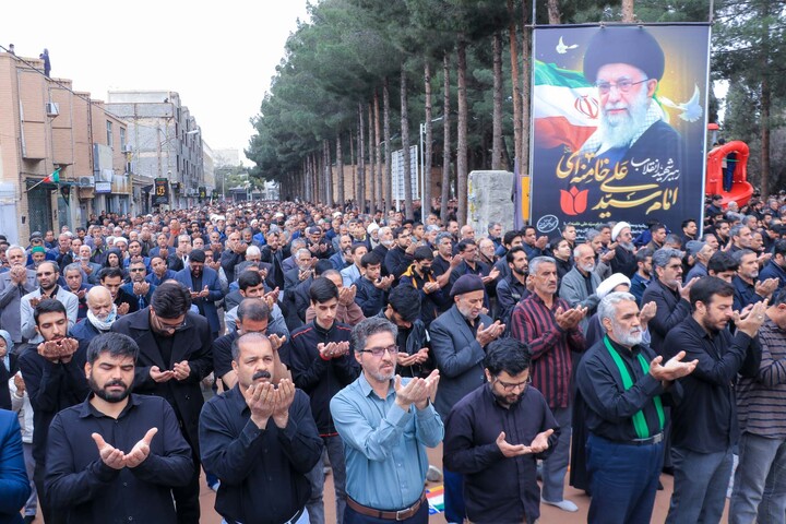 تصاویر| نماز جمعه باشکوه روز قدس در بیرجند