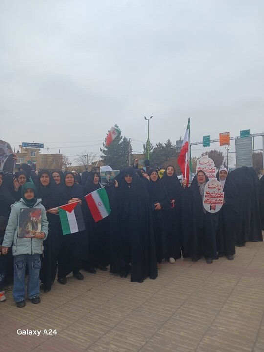 تصاویر/ حضور طلاب مدارس علمیه خواهران آذربایجان غربی در راهپیمایی روز جهانی قدس