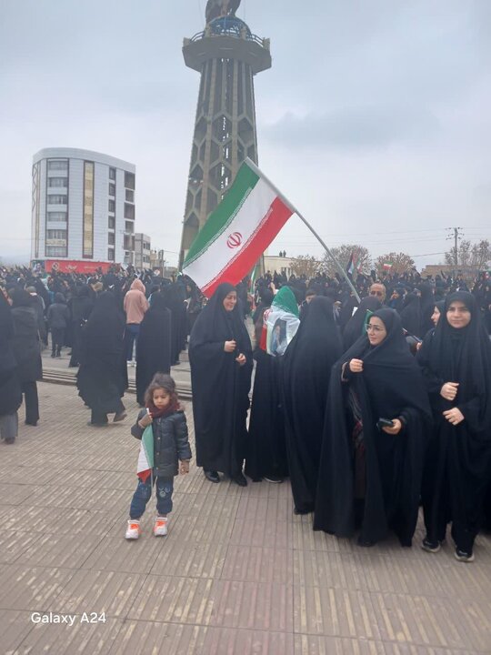 تصاویر/ حضور طلاب مدارس علمیه خواهران آذربایجان غربی در راهپیمایی روز جهانی قدس
