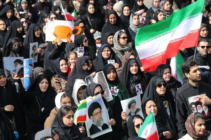 تصاویر/ حضور طلاب مدارس علمیه خواهران آذربایجان غربی در راهپیمایی روز جهانی قدس