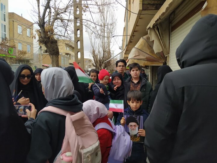 تصاویر/ حضور طلاب مدارس علمیه خواهران آذربایجان غربی در راهپیمایی روز جهانی قدس