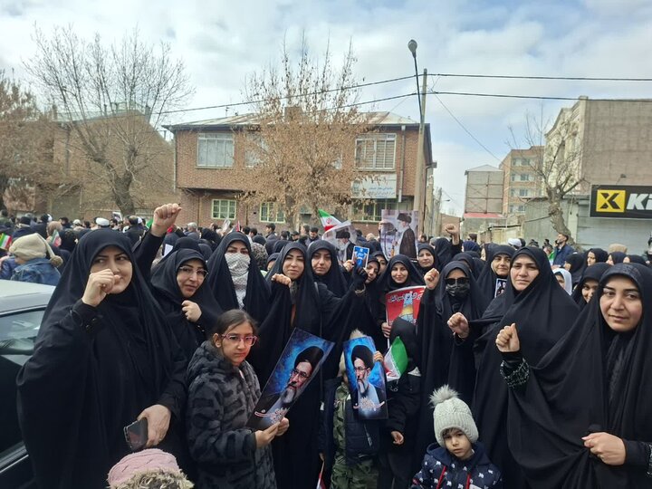 تصاویر/ حضور طلاب مدارس علمیه خواهران آذربایجان غربی در راهپیمایی روز جهانی قدس