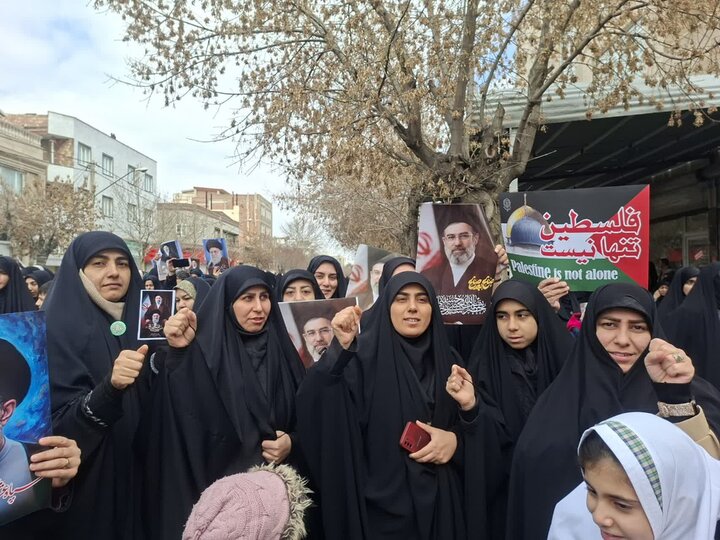 تصاویر/ حضور طلاب مدارس علمیه خواهران آذربایجان غربی در راهپیمایی روز جهانی قدس