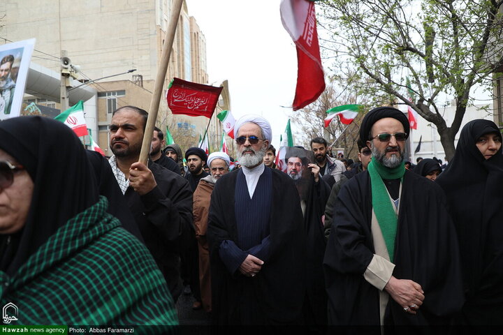 Photos/Qom se mobilise pour la Journée d’Al-Quds : l’appel du Guide entendu /un soutien populaire massif derrière le Guide