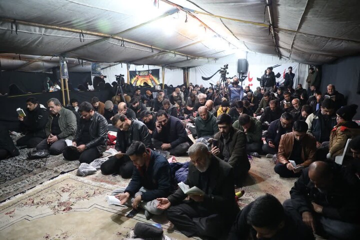 تصاویر/ نماینده ولی‌فقیه در استان سمنان در مواکب عزای سطح شهر سمنان حضور یافت