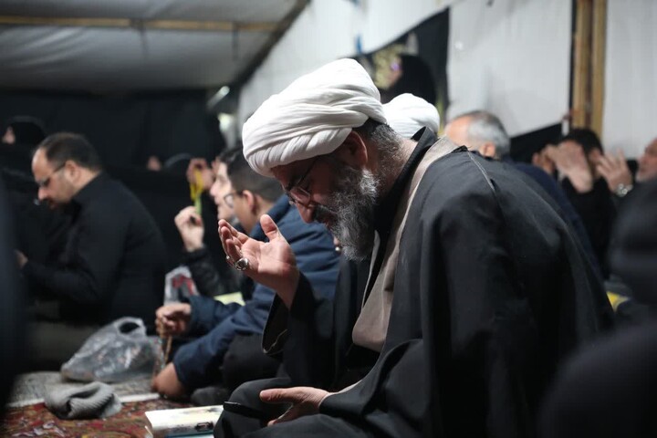 تصاویر/ نماینده ولی‌فقیه در استان سمنان در مواکب عزای سطح شهر سمنان حضور یافت