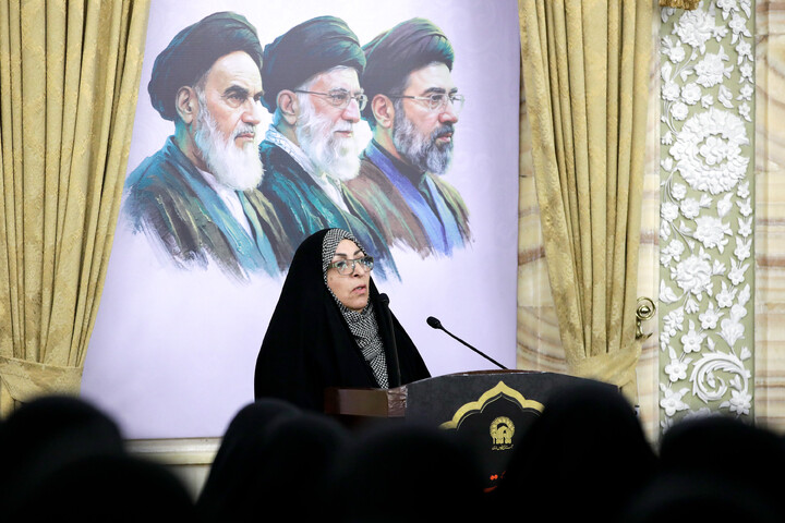 تصاویر/ دیدار جمعی از بانوان برگزیده مشهدی با تولیت آستان قدس رضوی