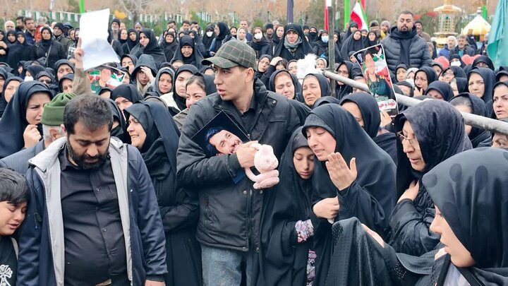 تصاویر/تشییع و خاکسپاری شهید وحید هاشمی در گلزار شهدای اراک
