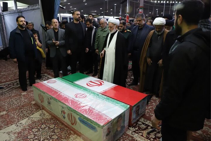 تصاویر/اقامه نماز بر پیکر سردار شهید اسلام سپهبد شهید محمد پاکپور و سرهنگ پاسدار حاج وحید هاشمی