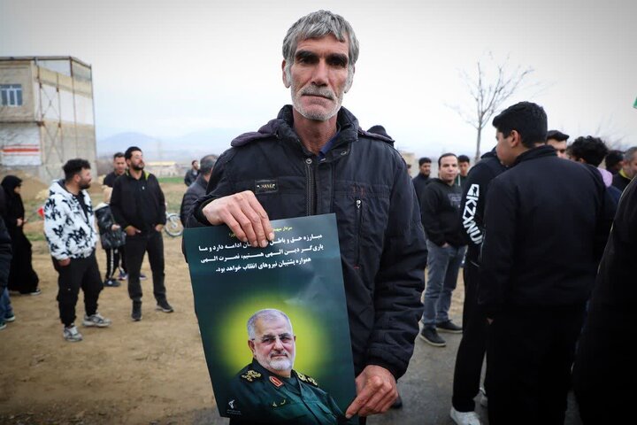 تصاویر/برگزاری مراسم تشییع و خاکسپاری سردار اسلام سپهبد شهید محمد پاکپور در روستای دهسد خنداب