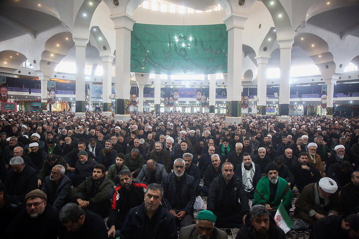 اقامه نمازجمعه یوم‌الله قدس به امامت آیت‌الله سعیدی
