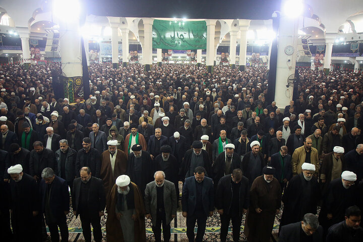 اقامه نمازجمعه یوم‌الله قدس به امامت آیت‌الله سعیدی