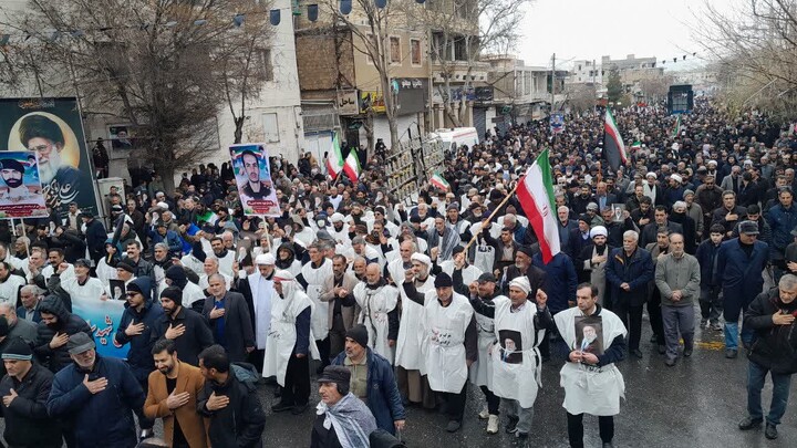 تصاویر / حضور کفن پوش روحانیون نهاوندی در روز جهانی قدس