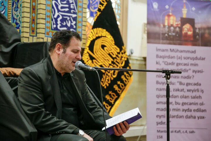 زائران غیر ایرانی حرم رضوی زیر چتر قرآن ندای«الهی العفو» سر دادند