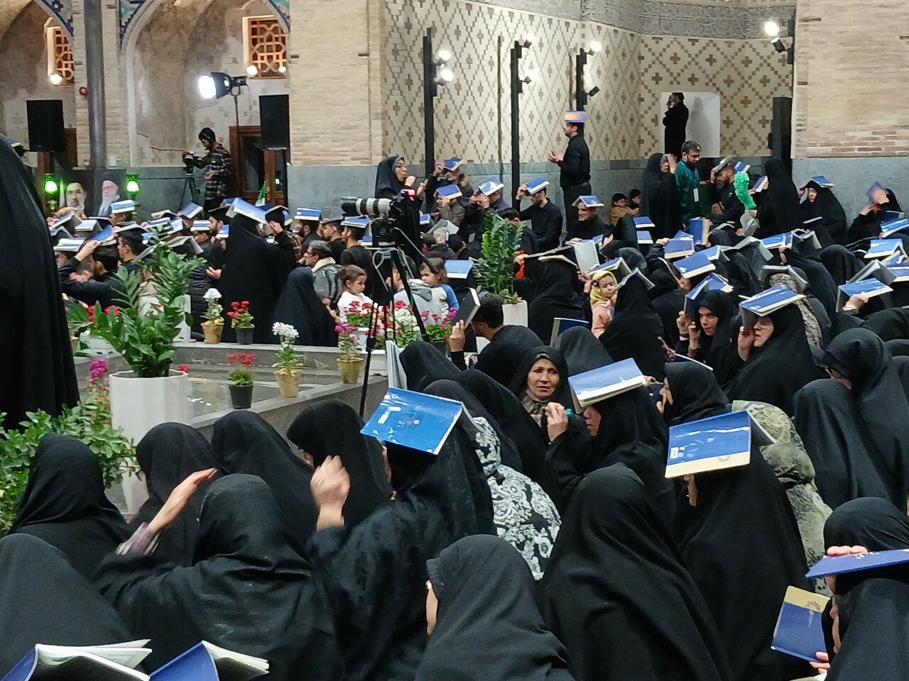 ویژه برنامه اشاره مهر مراسم احیای شب قدر ویژه ناشنوایان در حرم مطهر رضوی