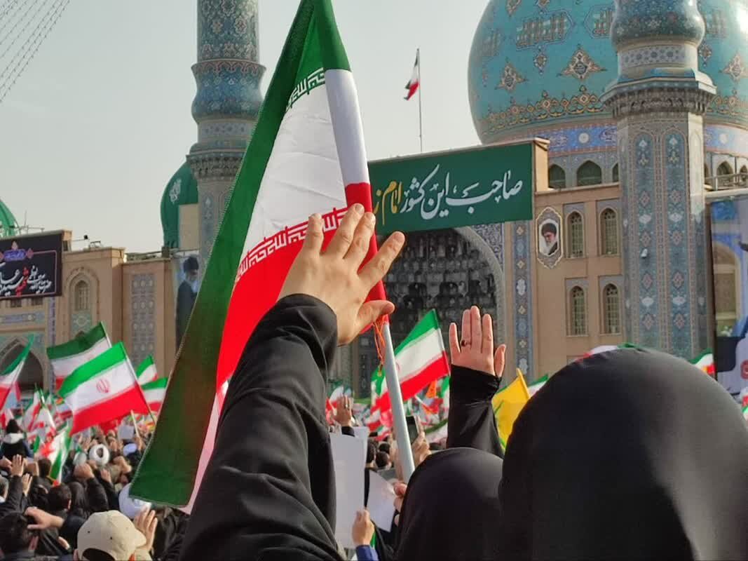 بیعت بانوان پژوهشگر حوزه علمیه خواهران استان قم با سومین رهبر جمهوری انقلاب