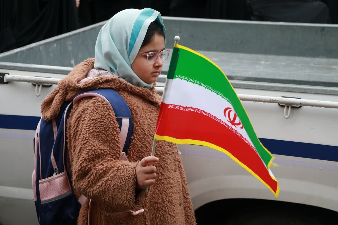 حضور با شکوه مردم البرز زیر بارش برف، باران و جنگنده های متجاوز+ تصاویر و ویدیو