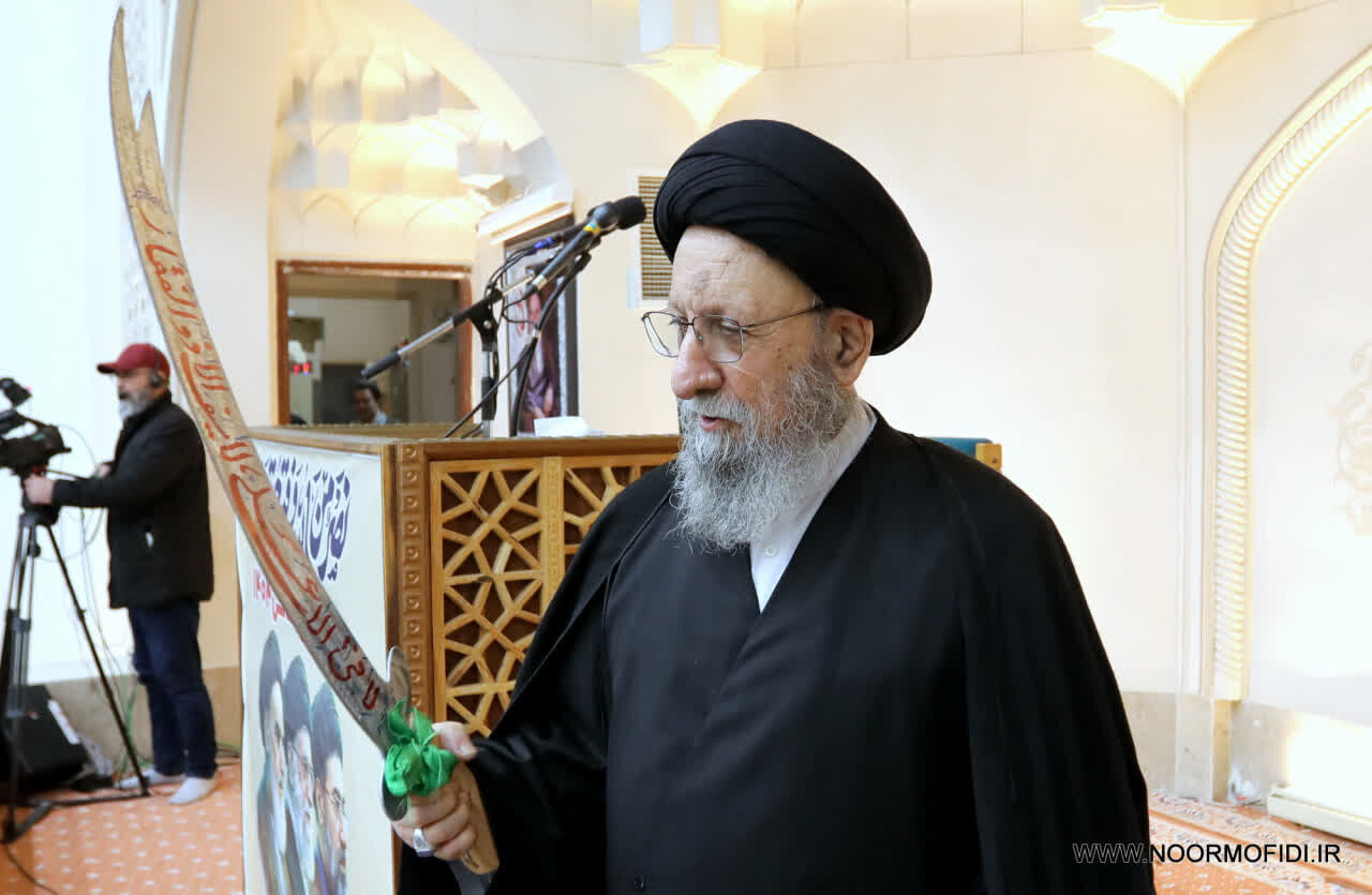مشت‌های برافراشته مردم از هر موشکی مؤثرتر است/ چهار اشتباه راهبردی آمریکا در تجاوز به ایران+ عکس