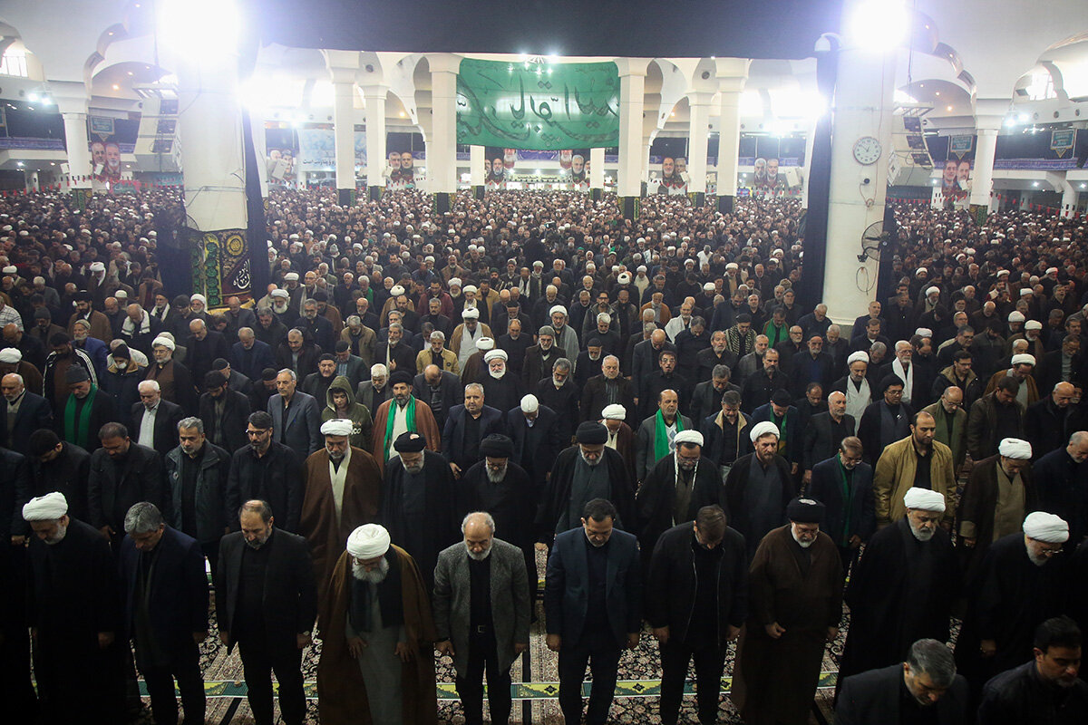 تصاویر/ اقامه نمازجمعه یوم‌الله قدس به امامت آیت‌الله سعیدی