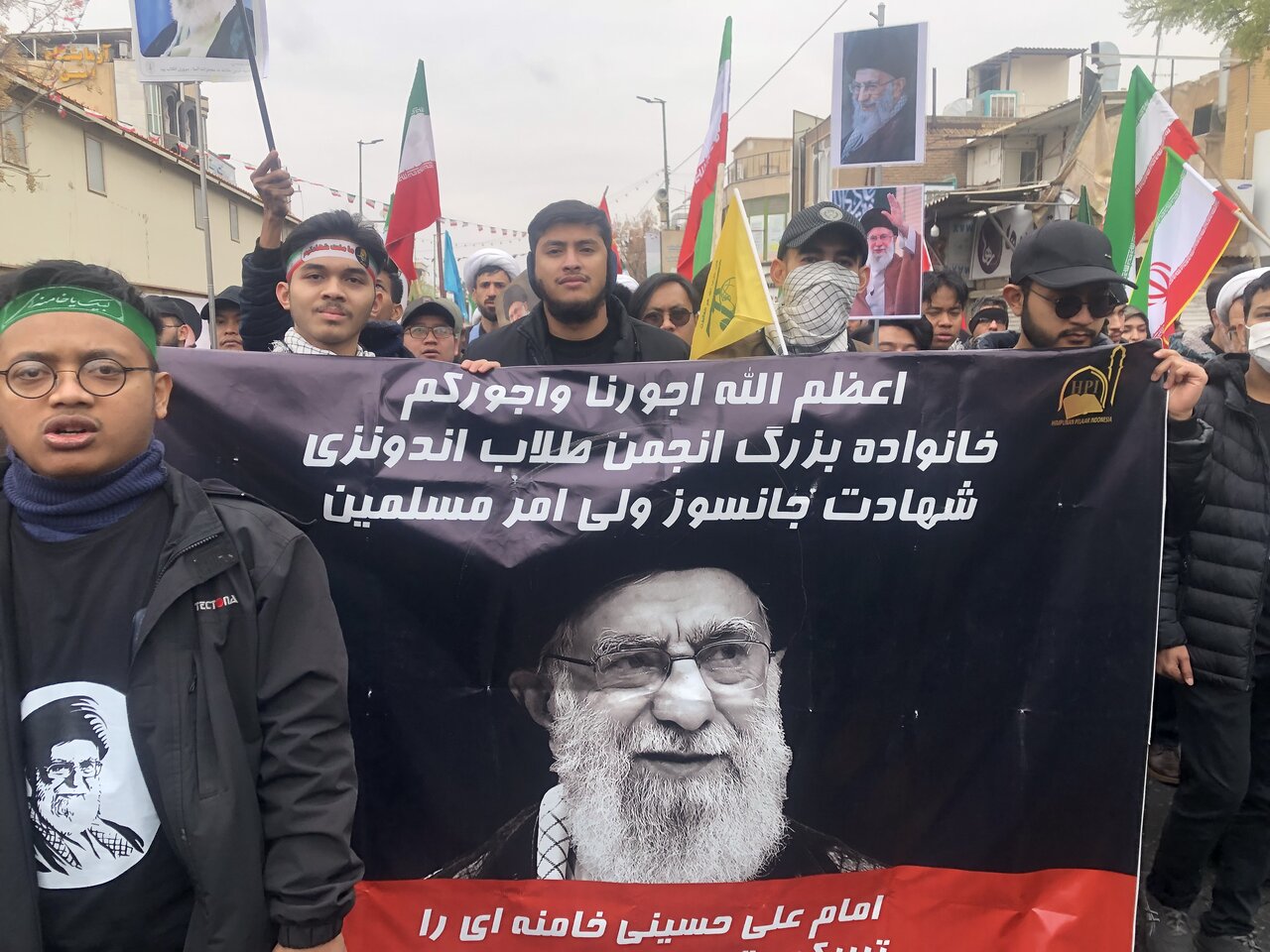 طلاب اندونزیایی: ما در کنار مردم ایران ایستاده‌ایم