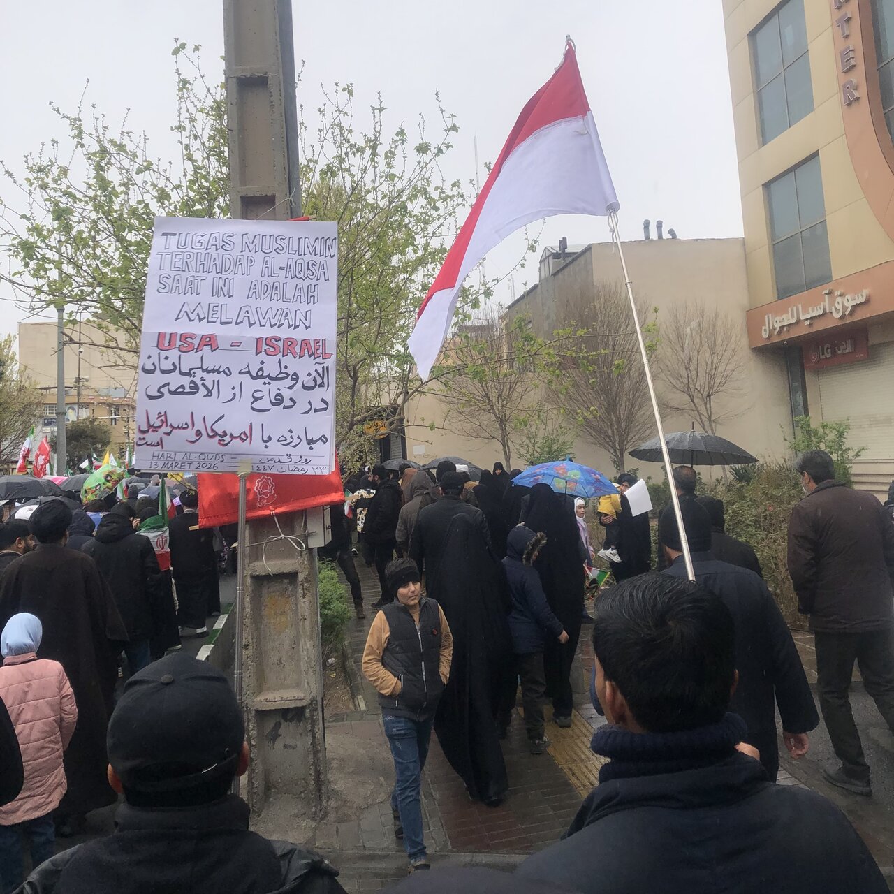 طلاب اندونزیایی: ما در کنار مردم ایران ایستاده‌ایم
