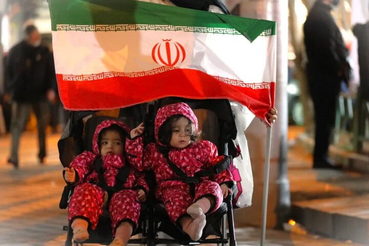 تصاویر / حضور پرشکوه مردم منطقه ۱۵ در میدان خراسان