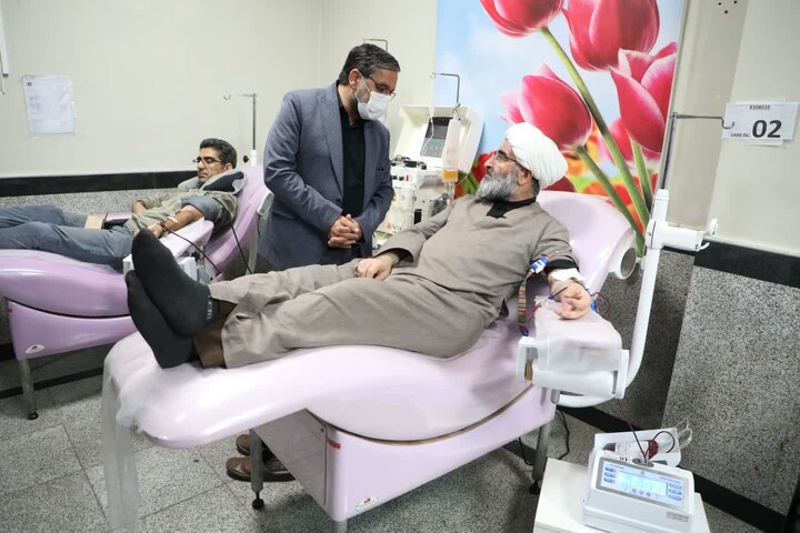 تصاویر/ پیوستن نماینده ولی‌فقیه در استان سمنان به پویش ملی «اهدای خون»