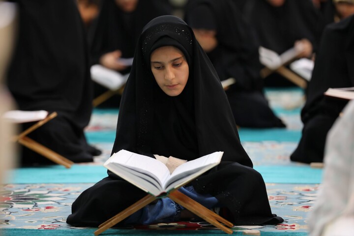 تصاویر/ آیین ترتیل خوانی قرآن کریم در امامزاده سید جعفر(ع) محمد استان یزد