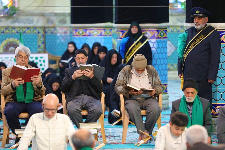 تصاویر/ آیین ترتیل خوانی قرآن کریم در امامزاده سید جعفر(ع) محمد استان یزد
