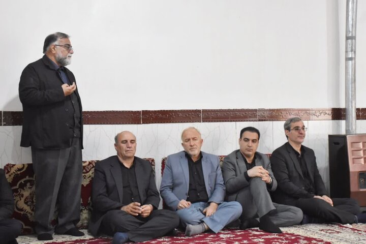 تصاویر/دیدار مدیر کل بنیاد شهید لرستان با خانواده شهید بازگیر