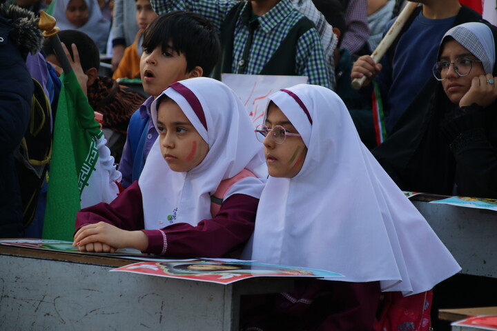 تصاویر/تجمع دانش آموزان کرمانی در اعتراض به کشتار آمریکایی صهیونیستی
