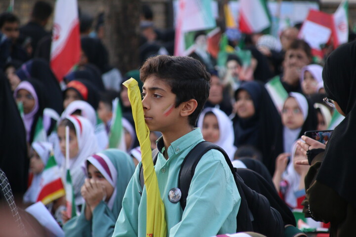 تصاویر/تجمع دانش آموزان کرمانی در اعتراض به کشتار آمریکایی صهیونیستی

