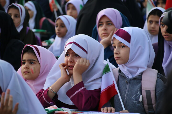 تصاویر/تجمع دانش آموزان کرمانی در اعتراض به کشتار آمریکایی صهیونیستی
