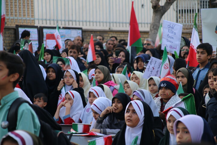 تصاویر/تجمع دانش آموزان کرمانی در اعتراض به کشتار آمریکایی صهیونیستی
