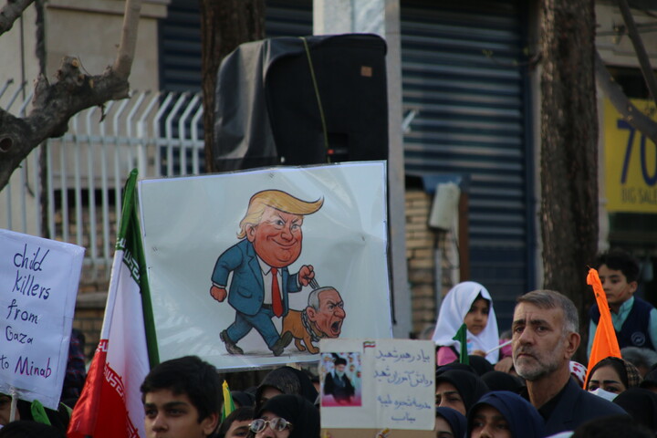 تصاویر/تجمع دانش آموزان کرمانی در اعتراض به کشتار آمریکایی صهیونیستی
