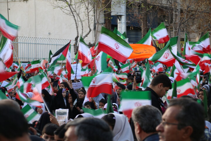 تصاویر/تجمع دانش آموزان کرمانی در اعتراض به کشتار آمریکایی صهیونیستی
