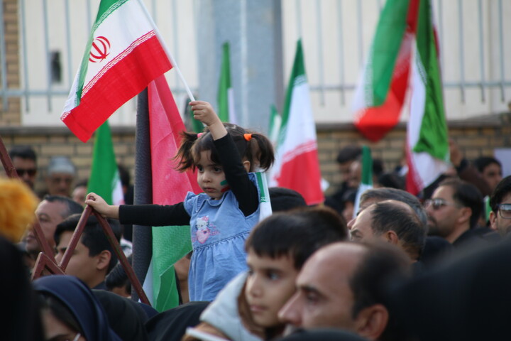 تصاویر/تجمع دانش آموزان کرمانی در اعتراض به کشتار آمریکایی صهیونیستی
