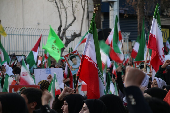 تصاویر/تجمع دانش آموزان کرمانی در اعتراض به کشتار آمریکایی صهیونیستی
