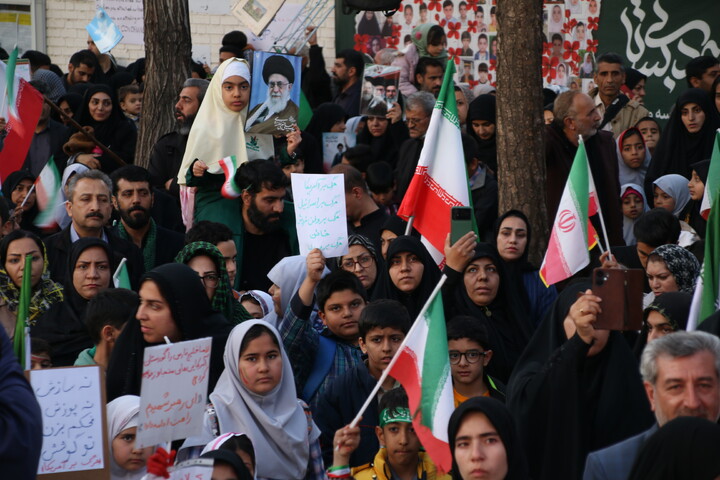 تصاویر/تجمع دانش آموزان کرمانی در اعتراض به کشتار آمریکایی صهیونیستی
