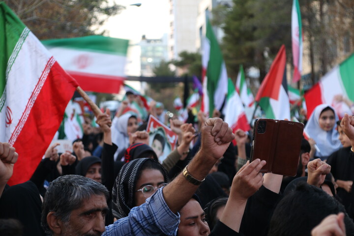 تصاویر/تجمع دانش آموزان کرمانی در اعتراض به کشتار آمریکایی صهیونیستی
