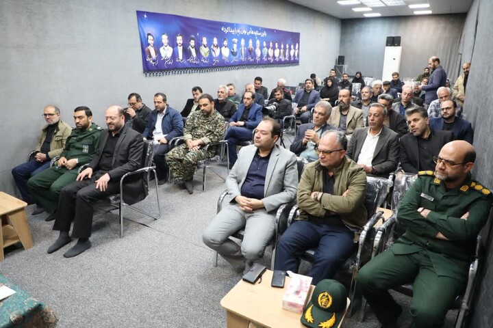 تصاویر/ دیدار جمعی از اصناف، بازاریان و معتمدین با نماینده ولی فقیه در استان سمنان
