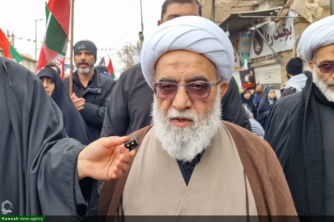 آیت‌الله شب زنده دار در راهپیمایی روز قدس شرکت کرد
