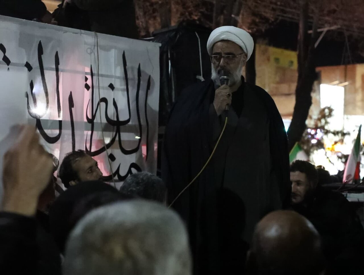 برگزاری جلسه انتخاب سومین رهبر انقلاب در سالنی معمولی نه در پناهگاه