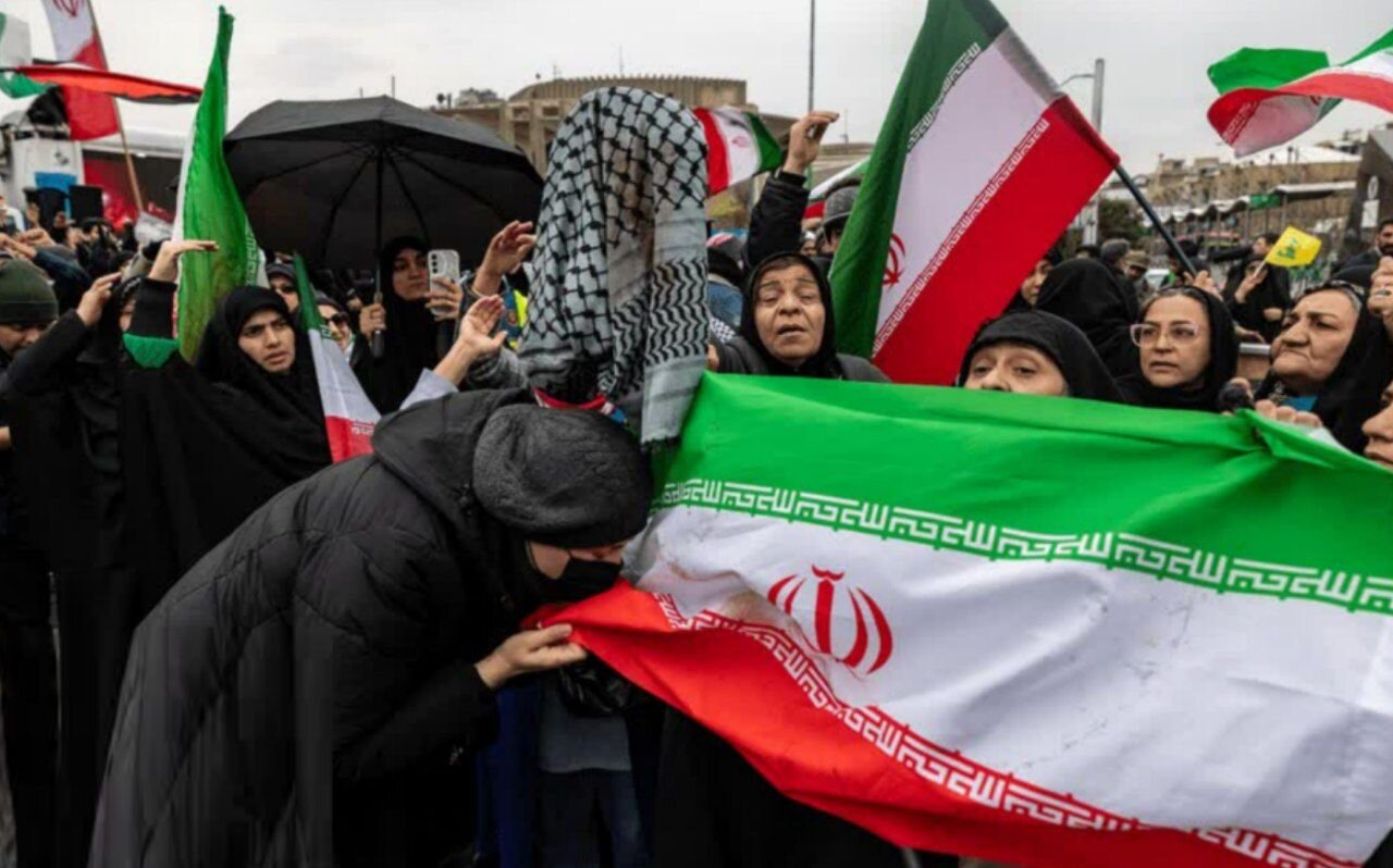وقتی خیابان، زبانِ گویای یک ملت می‌شود