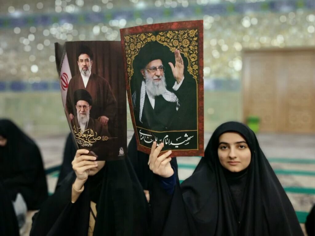 بیعت‌نامه بیش از ۱۴۵۰ فعال ادوار نشریات دانشجویی با رهبر معظم انقلاب