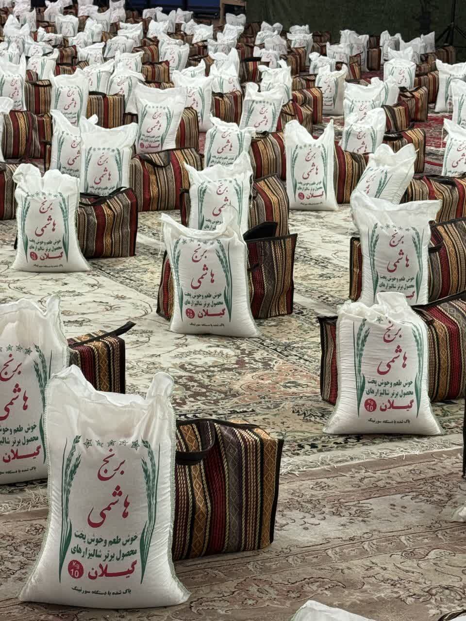 ۳۰۰ بسته معیشتی بین خانواده‌های نیازمند کاشان توزیع شد
